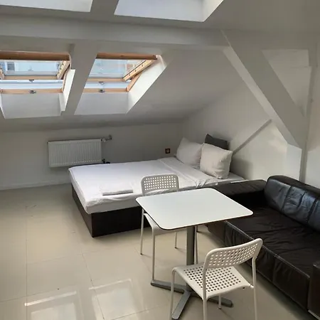 Apartamenty Hoza Attic Studio Варшава Екстер'єр фото