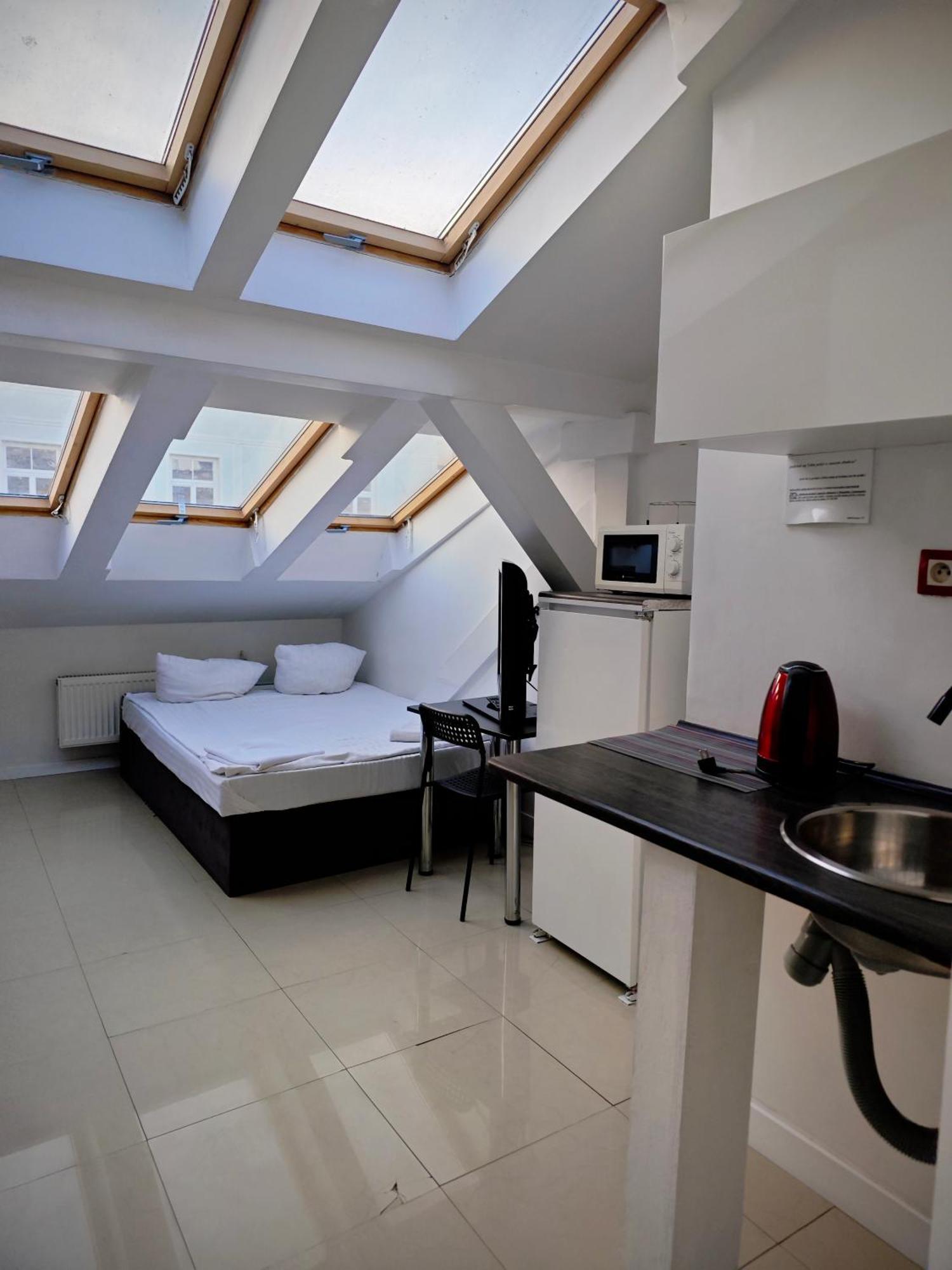 Hoza Attic * Varsovia